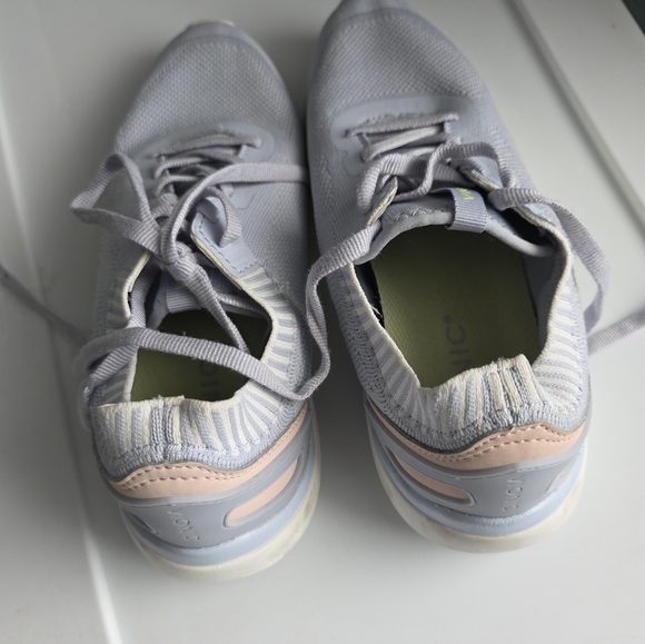 Vionic Lavander and Pink Athletic Shoes with Cushioned Midsole Size 6 - Picture 8 of 9